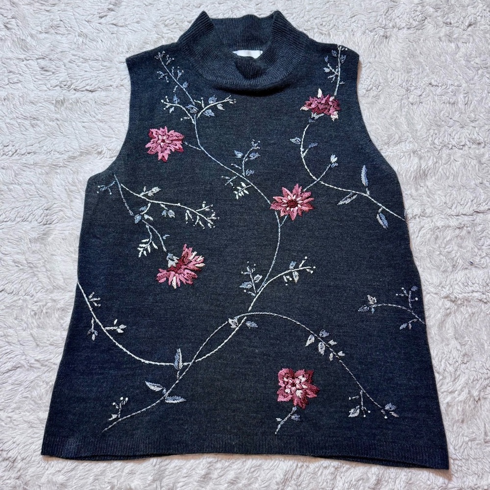 Vintage Dress Barn Floral Embroidered Knit Sweater Vest M Cottagecore Granny 90s